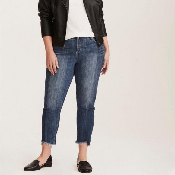 Torrid Girlfriend Two Tone Frayed Hem Jeans - Picture 1 of 15